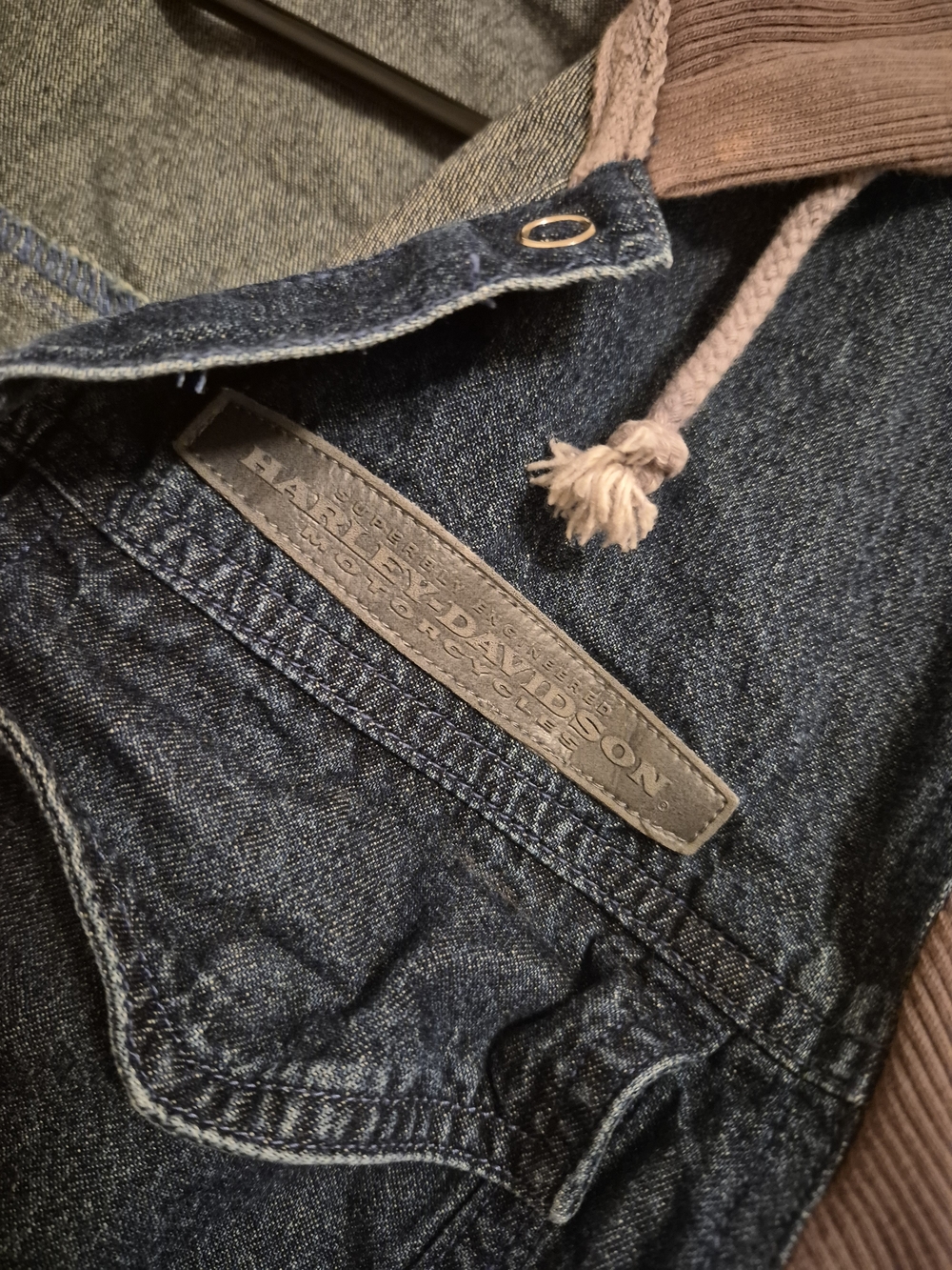 Harley-Davidson Blue Denim Jacket with Taupe Hooded Knit Sleeves - Picture 3 of 6